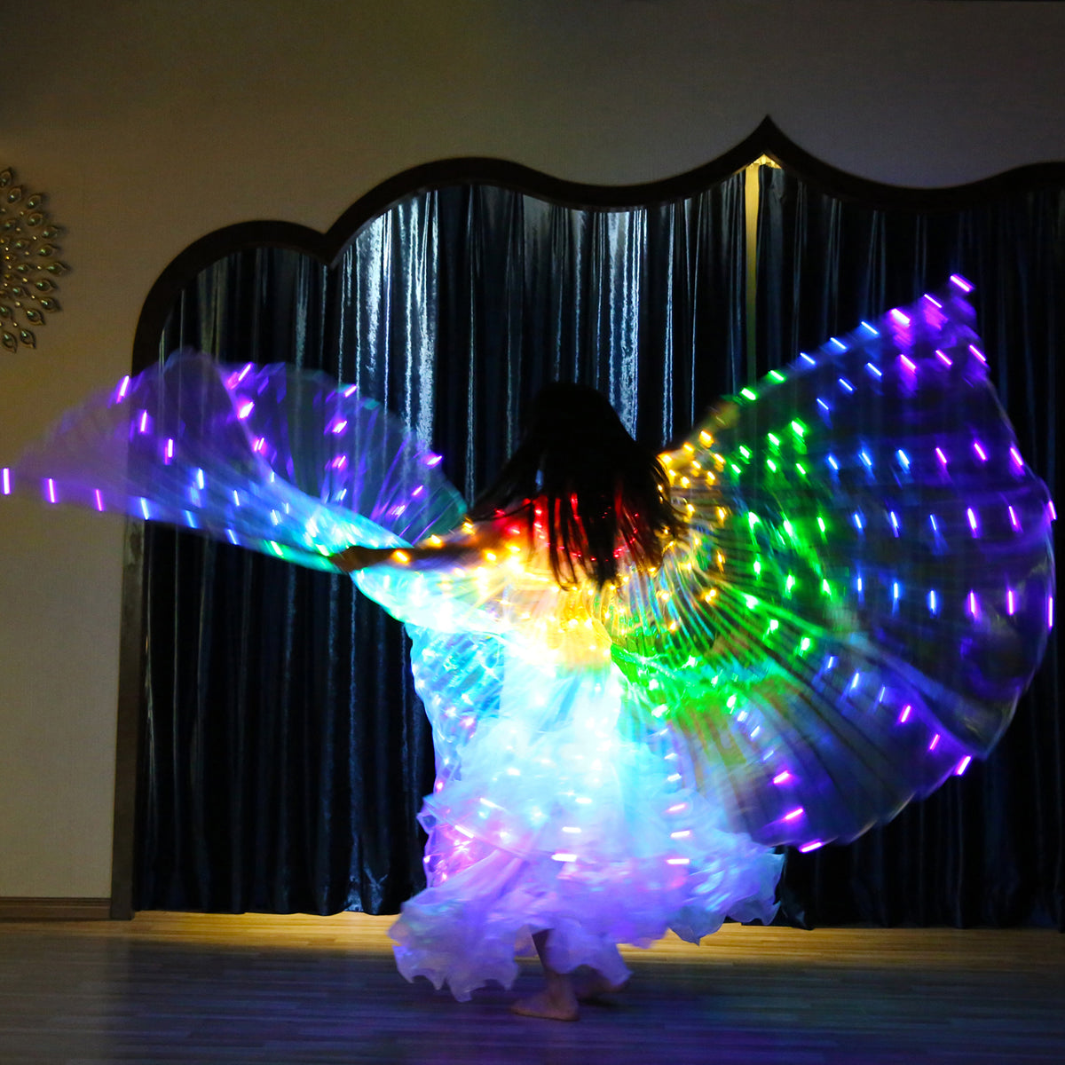 2022 Nouveautés LED Isis Wing 5 couleurs arc-en-ciel - Danse du ventre illumine l'aile de carnaval Halloween Party Club Wear avec des bâtons télescopiques