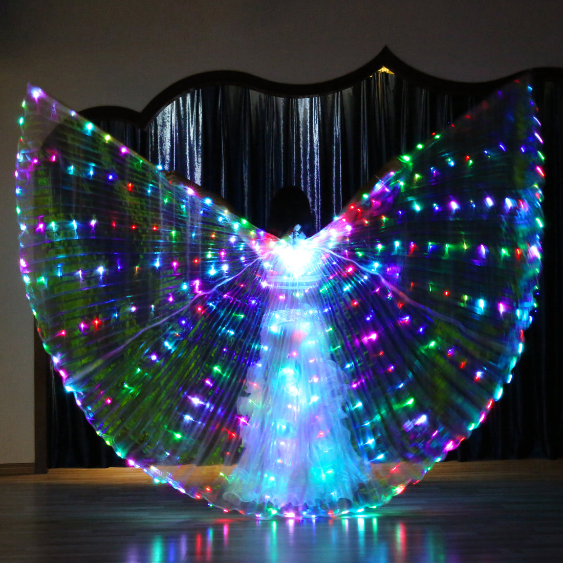 2022 Nouveautés Programmation intelligente LED Isis Wing - Ailes lumineuses de danse du ventre pour carnaval Halloween Party Club Wear avec bâtons télescopiques